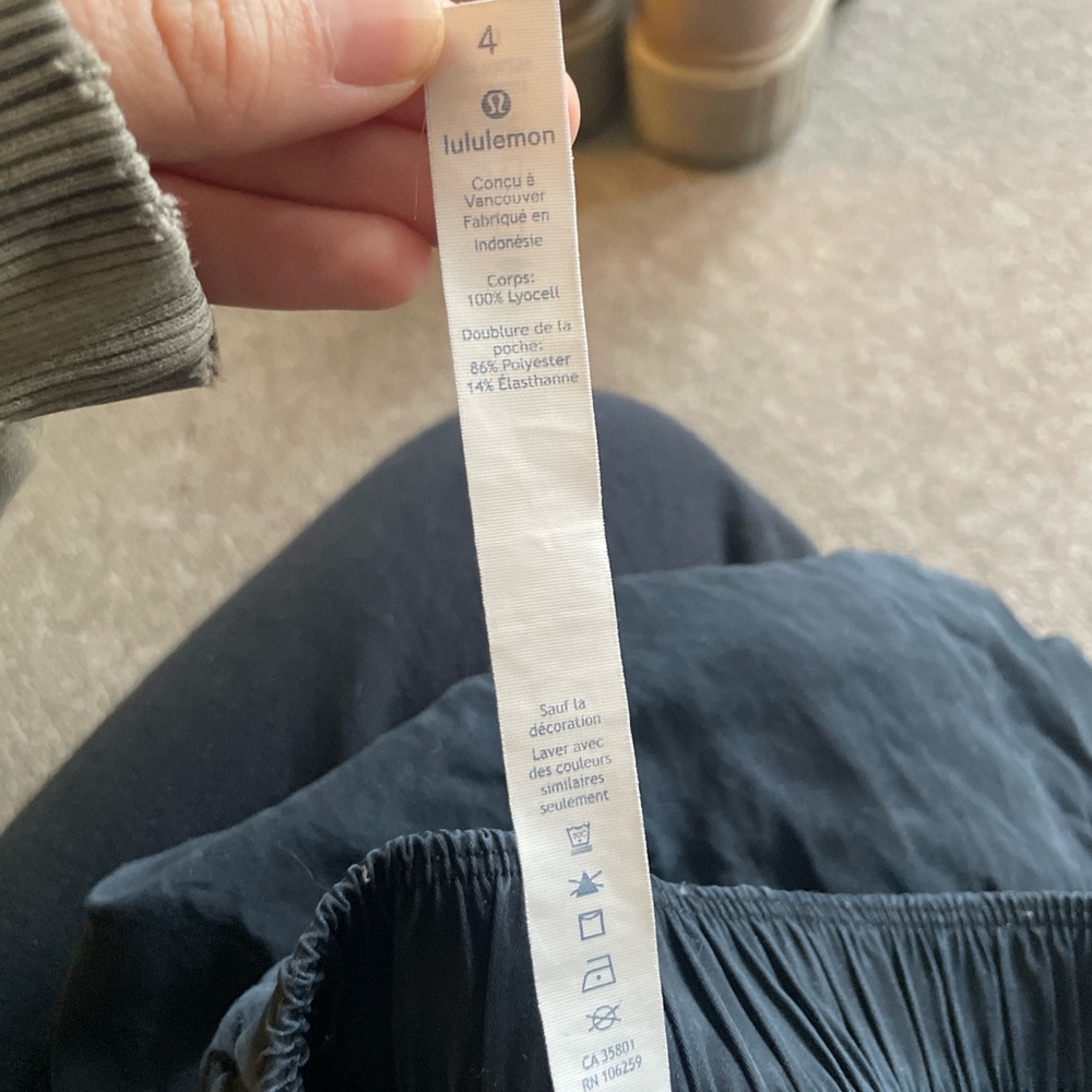 Lululemon Athletica Black Ankle Cargo Pants - Picture 5 of 5
